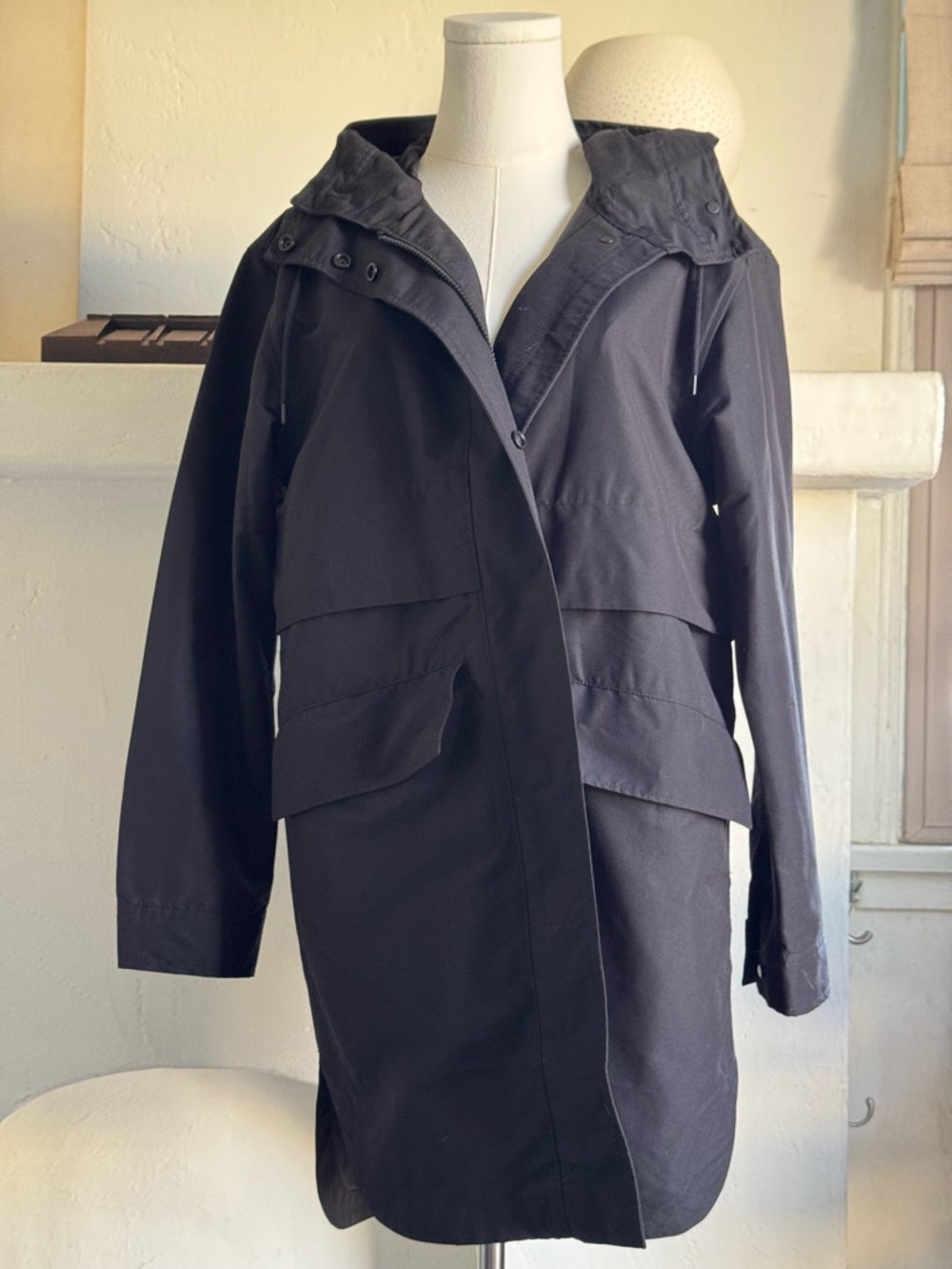 Everlane ReNew Black Raincoat Hooded Minimalist Jacket XS